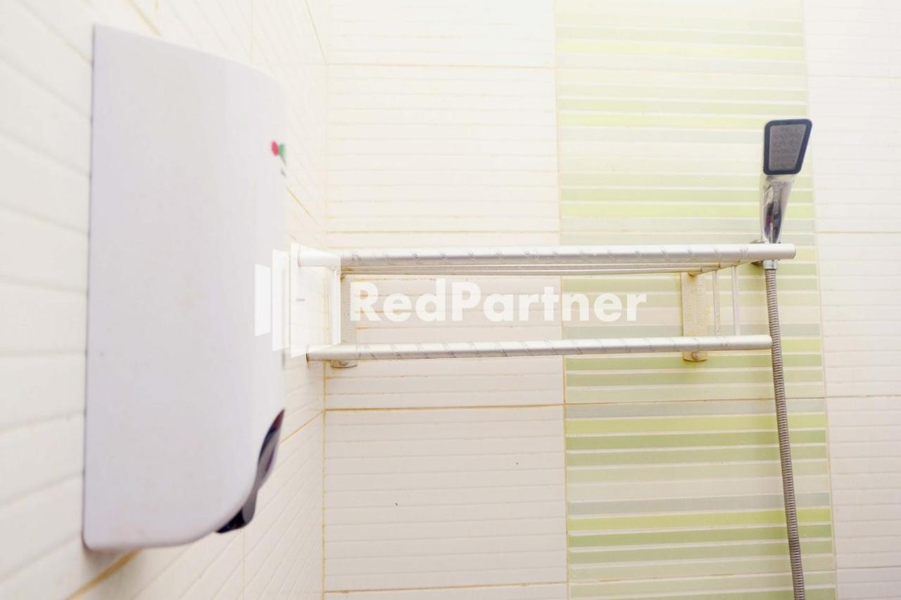 Hotel Permata Makassar Mitra Reddoorz Balangberu 外观 照片